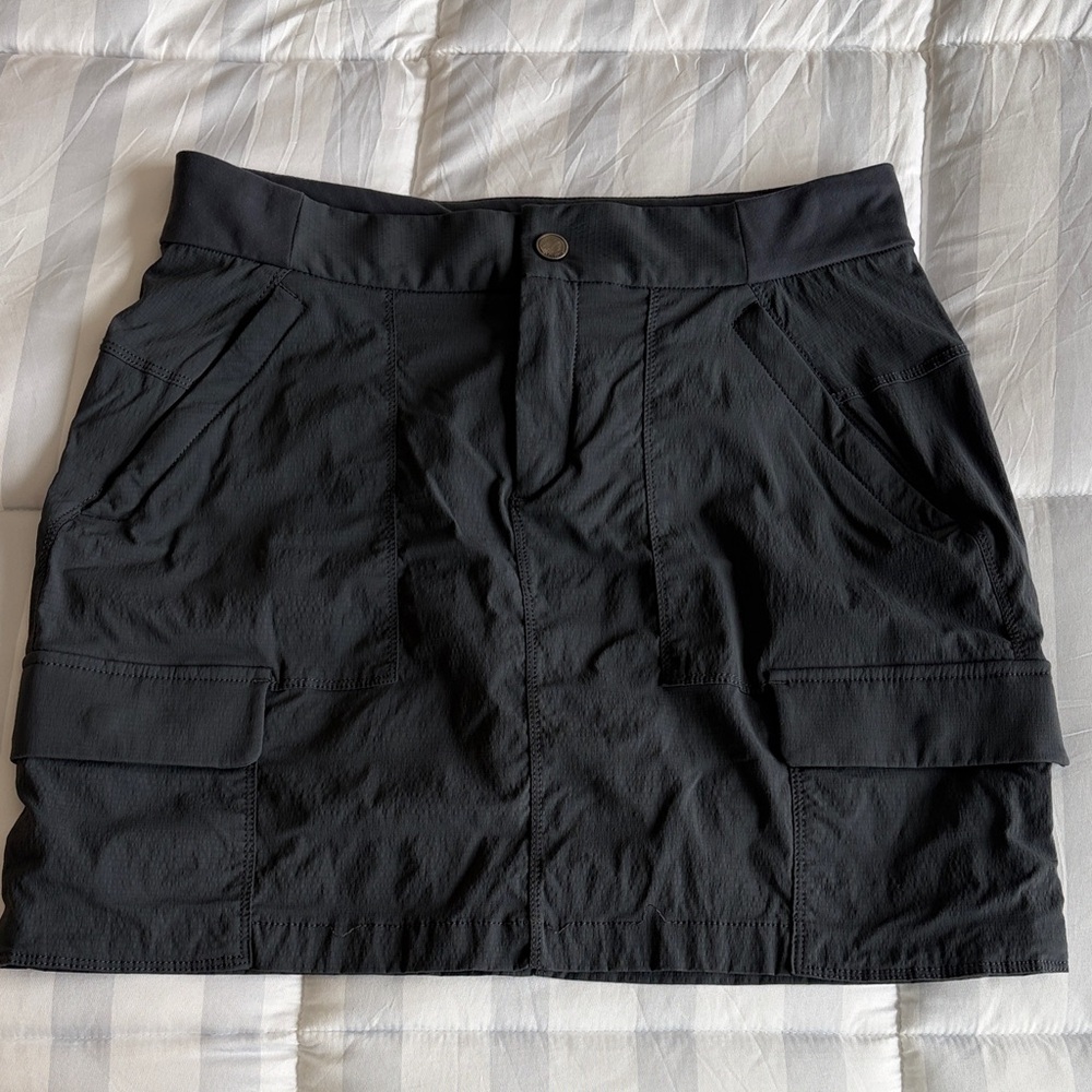 Women’s Athleta Cargo Skirt with mesh shorts, size 10, charcoal gray